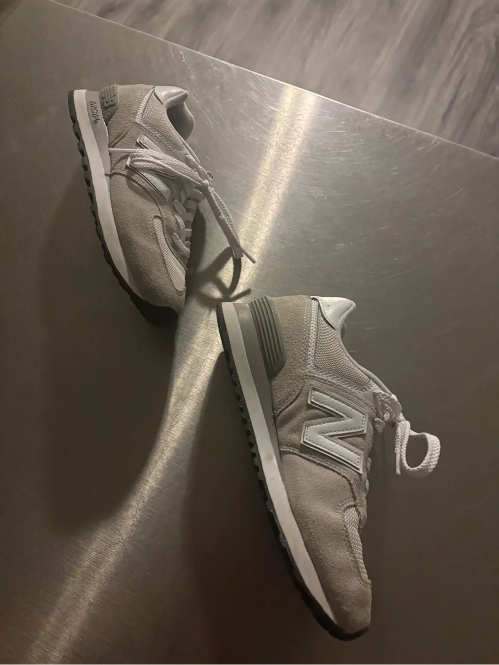 New Balance sneakers women’s (size 6) good condition.